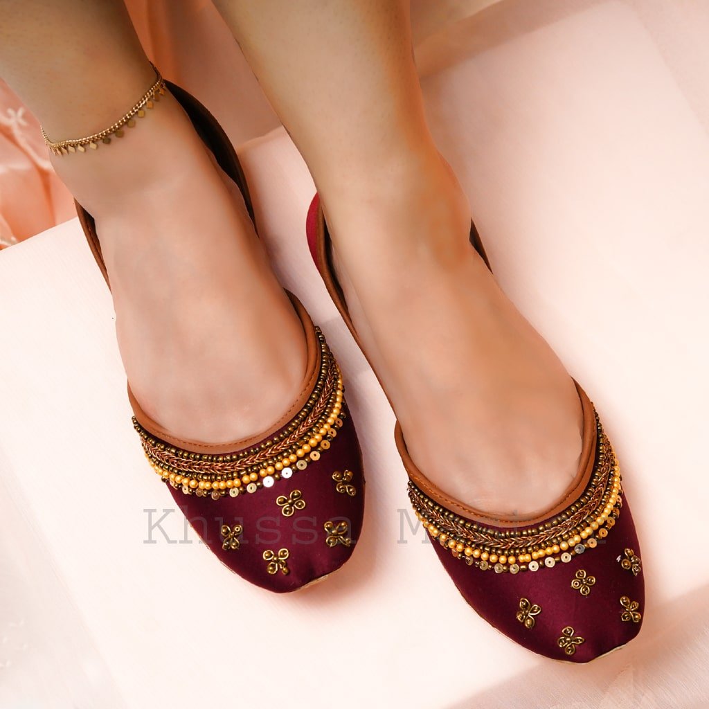 Khussa Master Topas Mehroon Khussa – Handmade Traditional Ladies Footwear Pakistan