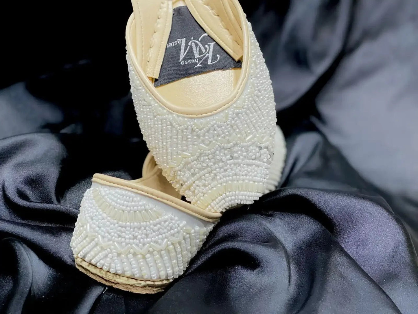 ROYAL WHITE PEARL - Khussa Master